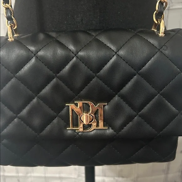 EUC Badgley Mischka Elegant Black Quilted Bag with Gold Chain - Picture 2 of 7